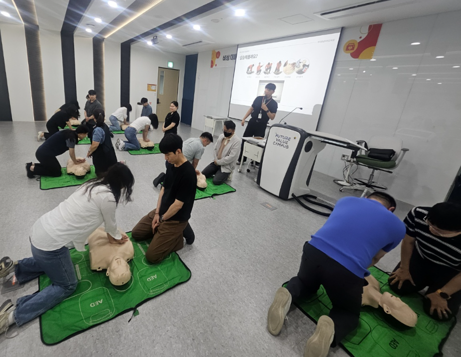한국표준협회, 임직원 전원 심폐소생술(CPR) 교육 이수…AED 구비 넘어 '실전 대응 체계' 강화 첨부 이미지